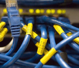 За рік до швидкісного інтернету підключили майже тисячу сільських шкіл - Шкарлет