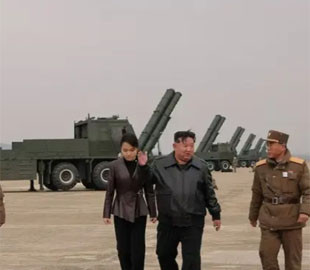 Кім Чен Ин провів випробування 600-мм реактивних систем залпового вогню