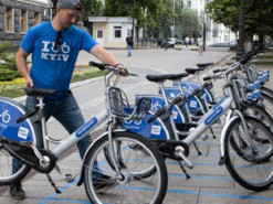 У Києві хочуть відновити прокат електросамокатів та велосипедів: КМДА звернулася до підприємців