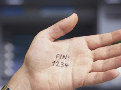 В Киеве девушка узнала пин-код банковской карты своего друга и обчистила его