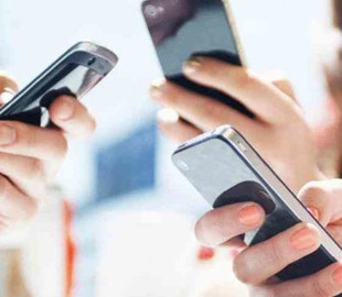 У США заявили, що оборонна фірма РФ розробляє шпигунські програми для смартфонів