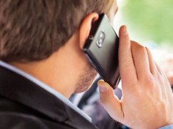 Разговор по телефону за рулем автомобиля: какой штраф ждет водителей
