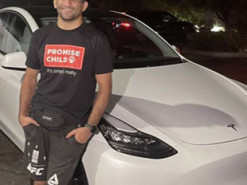 Боец UFC получил бесплатную Tesla после брошенного Илону Маску вызова