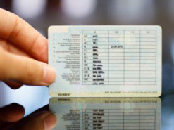 Получить водительские права станет сложнее: в МВД разработали более 250 новых тестовых вопросов