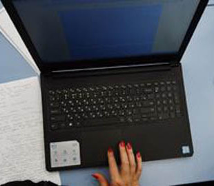 Звонки по телефону и онлайн-уроки: как артисты зарабатывают на карантине