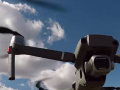 С помощью дронов можно устроить световое шоу не хуже салютов