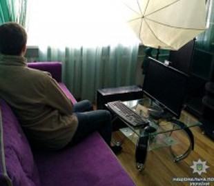 Запорожец устроил в арендованной квартире онлайн-порностудию