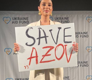 Злата Огнєвіч сфотографувалася з плакатом і звернулася до своїх фоловерів