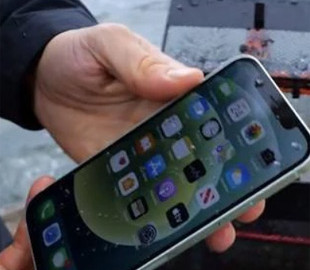 Водонепроницаемость iPhone 12 и iPhone 11 проверили на практике