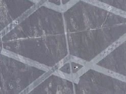 На спутниковых фото китайской пустыни нашли загадочную базу