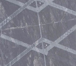 На спутниковых фото китайской пустыни нашли загадочную базу