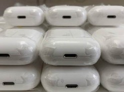 Появились фото наушников Apple AirPods 2 и зарядных футляров к ним