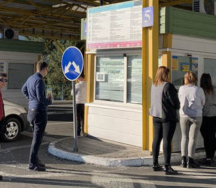 Орфографічні помилки та недійсні QR-коди: яка ситуація з перевіркою COVID-сертифікатів на КПП "Тиса"