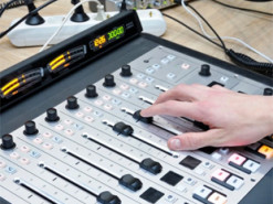 У Празі розпочало трансляцію «Радіо Україна» – посольство