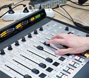 У Празі розпочало трансляцію «Радіо Україна» – посольство