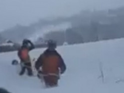 LOL дня. На Закарпатье железнодорожники косят снег