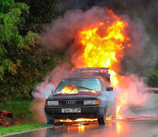 В Херсонській області на міні підірвався автомобіль: є загибла