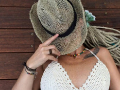 Алгоритмы Instagram отдают приоритет снимкам с полуобнаженными людьми