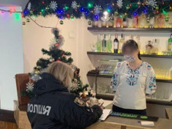 COVID-сертифікати з ознаками підробки виявили у 11 працівників кафе у Буштині на Закарпатті