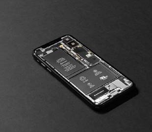 Хакеры научились взламывать смартфоны через аккумуляторы