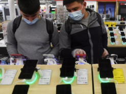 Смартфонов хватит до лета: из-за санкций в России заканчиваются импортные гаджеты