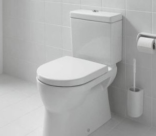 На Харківщині окупанти видовбали дірку поряд з унітазом і використовували її як туалет