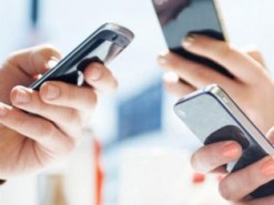 Работа со смартфоном способна непоправимо покалечить шею