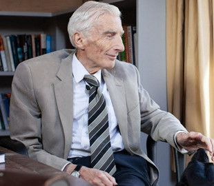 Мартин Рис: «Две технологии могут убить человечество быстрее глобального потепления»