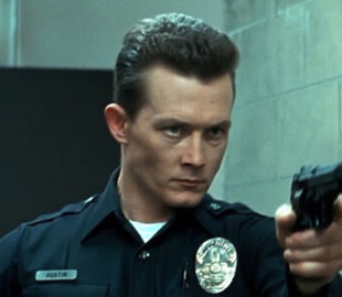 Звезда Терминатора Роберт Патрик показал, как российский танк уничтожают в Мариуполе