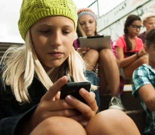 Французских школьников лишат смартфонов с 1 сентября 2018 года