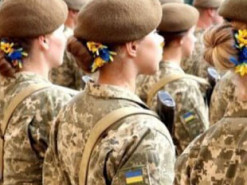 Штрафовать не ставших на воинский учет женщин еще не будут