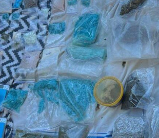 Наркоторгівля поштою: трійцю з Дніпропетровщини затримали у Києві