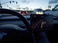 Tesla готується до першого судового засідання, пов’язаного зі смертельним багом автопілота