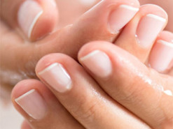 Про які проблеми зі здоров’ям може розповісти стан нігтів: 12 тривожних ознак