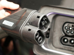 BMW дали денег на соперничество с Tesla