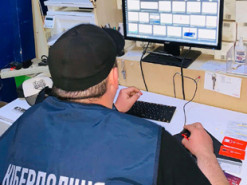 Ошукав 20 осіб та видурив 100 тис грн: правоохоронці затримали шахрая з Коломиї