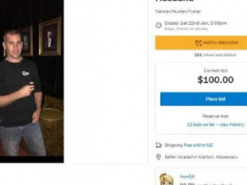 Жінка виставила на аукціон власного чоловіка, бо той поїхав на риболовлю