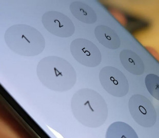 На екрані кожного смартфона є захисний шар, що стирається: для чого він потрібен і як його відновити