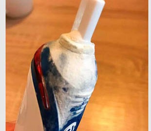 Крупнейший интернет-магазин доставил отцу семейства обслюнявленную зубную щетку