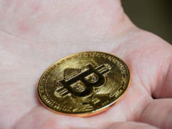 Біткоїн-компанія скуповує острів і будує власне місто "для своїх"