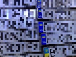 Одесит з подругою крали автономери та повертали їх власникам за 200 грн