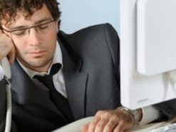 Врачи назвали проблемы, возникающие из-за работы за компьютером