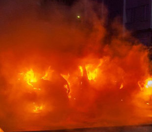 В Рубежном ночью во время зарядки сгорел электрокар