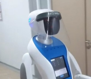 В Индонезии на борьбу с пандемией вышли роботы