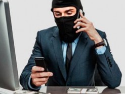 Псевдоработник банка обманул женщину на 50 тысяч гривен