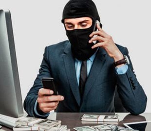 Псевдоработник банка обманул женщину на 50 тысяч гривен