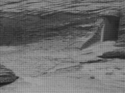 NASA заявило, что обнаруженная на Марсе «дверь» имеет естественное происхождение