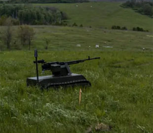 Вести бій, не наражаючи на небезпеку військових: в Україні розробили сухопутний штурмовий дрон