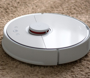 Хакеры могут подслушивать владельцев роботов-пылесосов