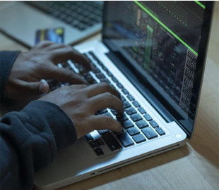 Українцям масово надходять небезпечні листи від "податкової": як розпізнати шахраїв